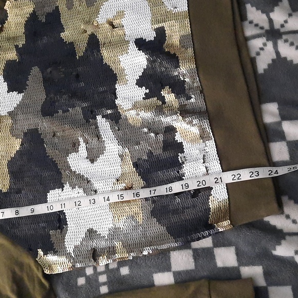 Michael Kors Green Gold White Raglan Sequin Camo Print Sweatshirt Sweater Size S - Picture 5 of 11